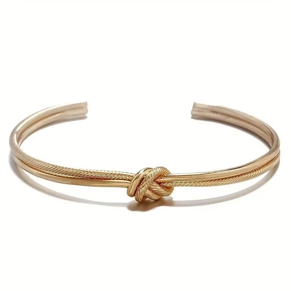 Luxury 18K Gold Plated Knot Bracelet - Picture 5 of 6